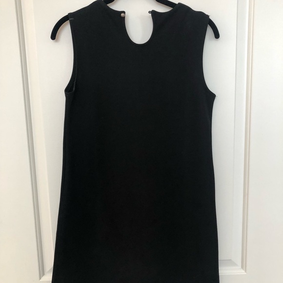 Black little dress with pearls - Picture 3 of 7